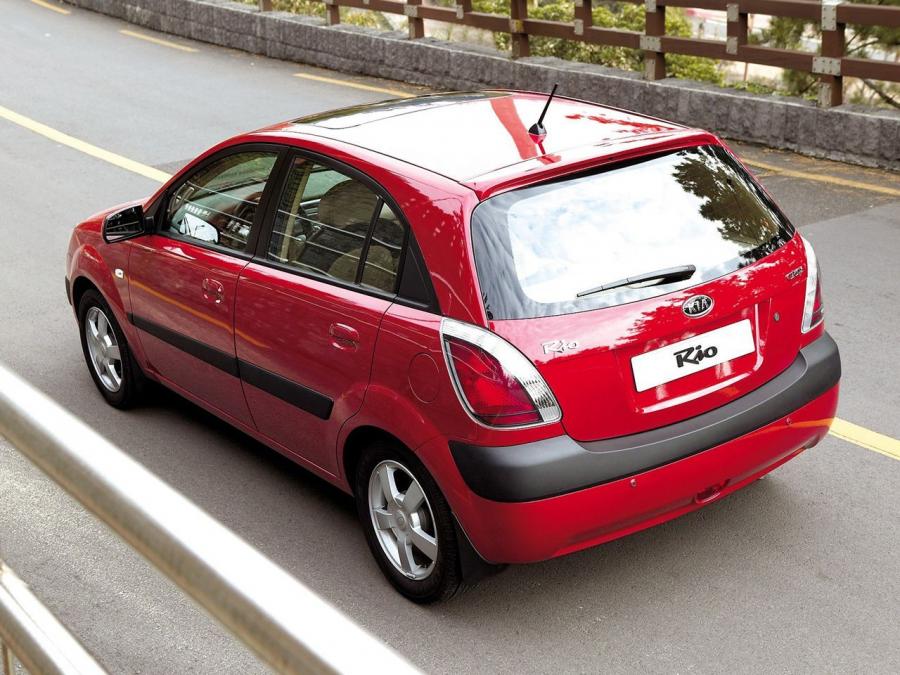  Kia Rio Hatchback 2005 года  (фото 15 из 39)